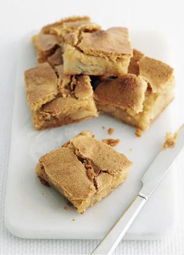 Caramel banana blondies