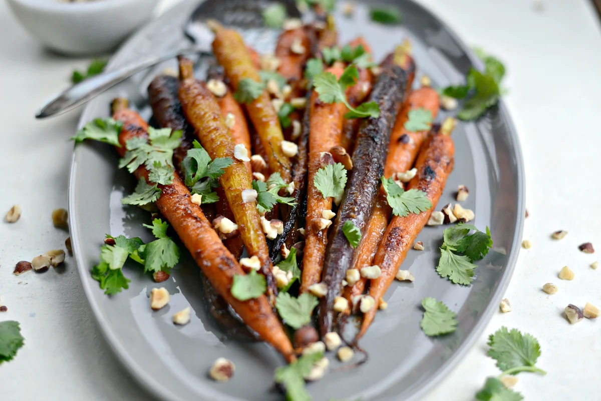 Zanahorias enteras asadas con glaseado de miso y miel