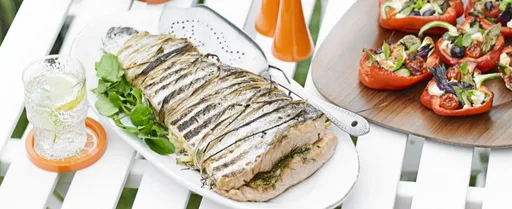 Filete de salmón a la barbacoa con limón y eneldo