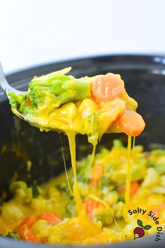 Verduras con queso en olla de cocción lenta (desde congeladas)