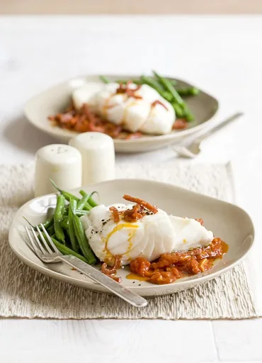 Bacalao con Salsa de Tomate y Chorizo