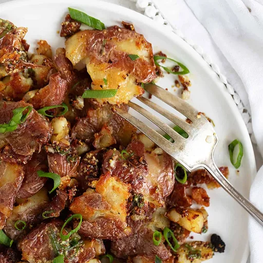 Ensalada templada de patatas machacadas