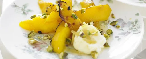 Mango a la parrilla con crema de mascarpone al jengibre