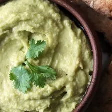 Hummus con aguacate