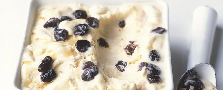 Mascarpone ice cream with Tokaji syrup and raisins