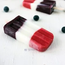 Helado de yogur, frambuesa y arándano
