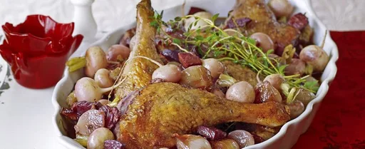 Duck legs with turnips and red wine