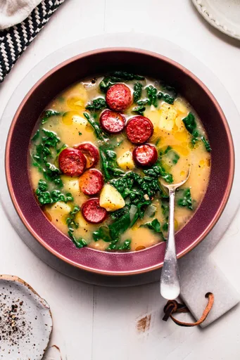 Caldo verde (sopa verde portuguesa)