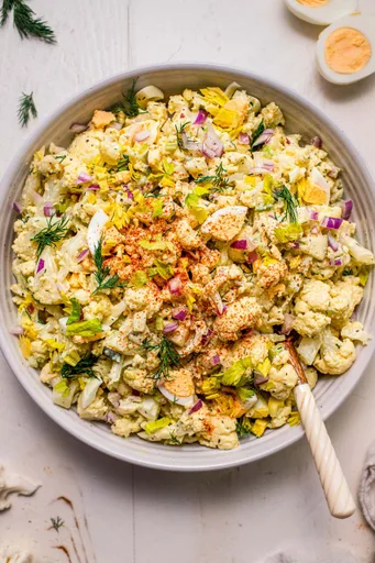 Ensalada de coliflor y huevo