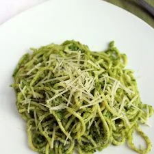 Pasta con pesto de perejil