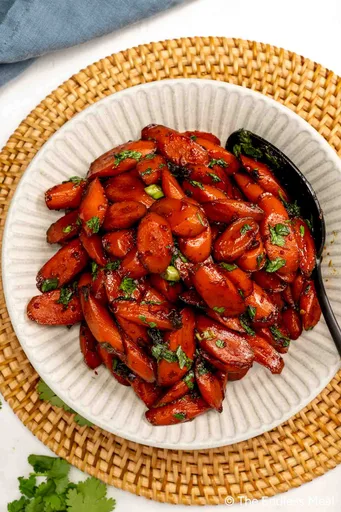 Zanahorias glaseadas al estilo asiático con jengibre, ajo y soja