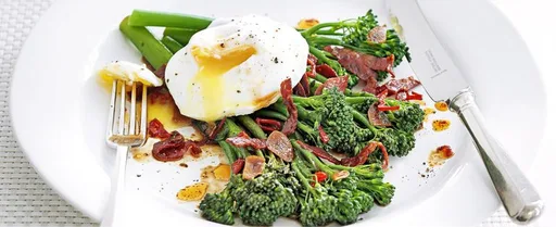 Brócoli, chorizo y huevo