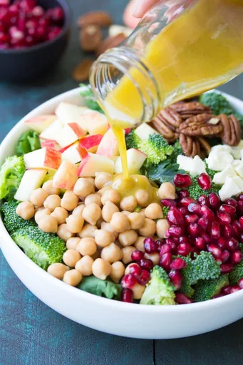 Ensalada superfood de brócoli y col rizada