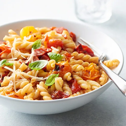 Pasta exprés para entre semana con salsa de tomate y mantequilla