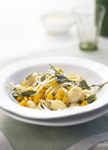 Ñoquis de calabaza, salvia y pecorino