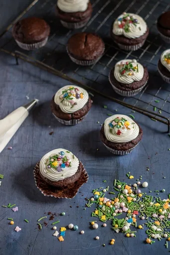 Easy Vegan Chocolate Cupcakes