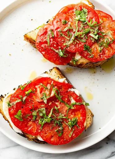 Sándwich de tomate de verano