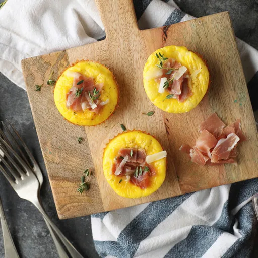 Minifrittatas de mozzarella y jamón serrano