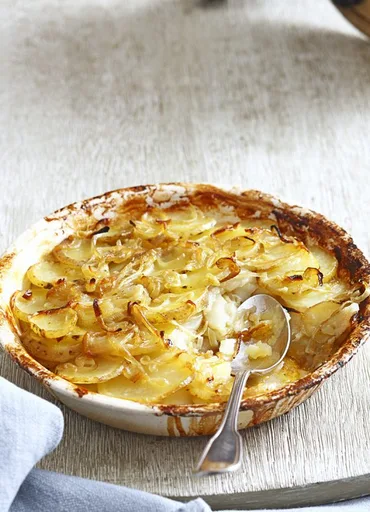 Patatas y tupinambos a la boulangère