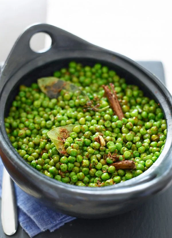 Lightly spiced green peas