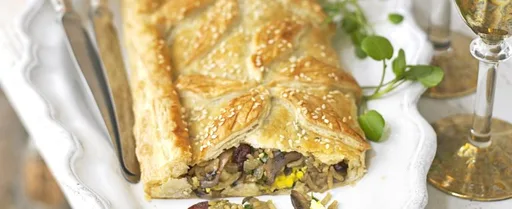 Spiced rice and mushroom en croute