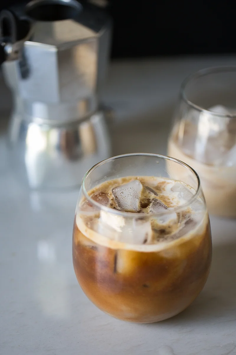 Café Frío con Leche de Coco y Dátiles: Receta Saludable y Refrescante
