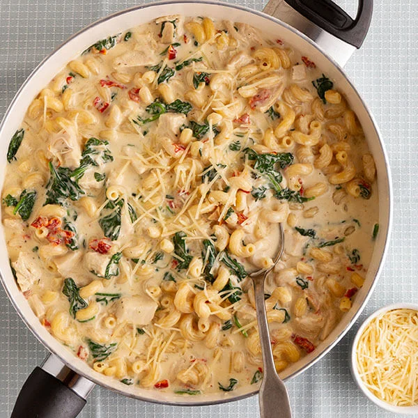 Ein-Pfannen-Pasta mit toskanischem Hähnchen