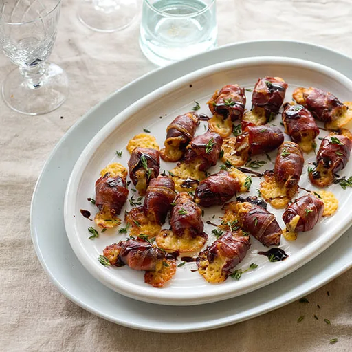 Dátiles rellenos de queso con jamón serrano