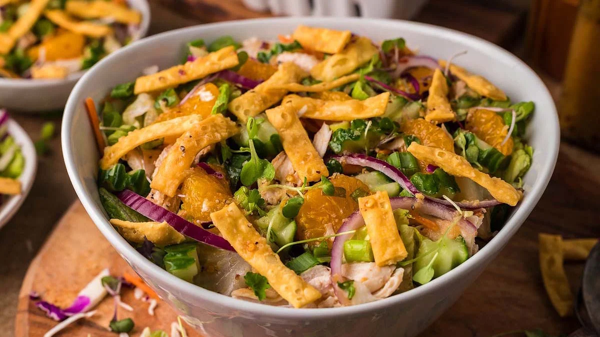 Ensalada de pollo asiática