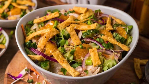 Ensalada de pollo asiática