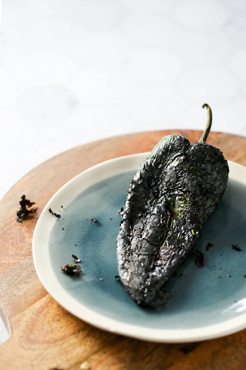 Cómo Asar y Congelar Chiles Poblanos