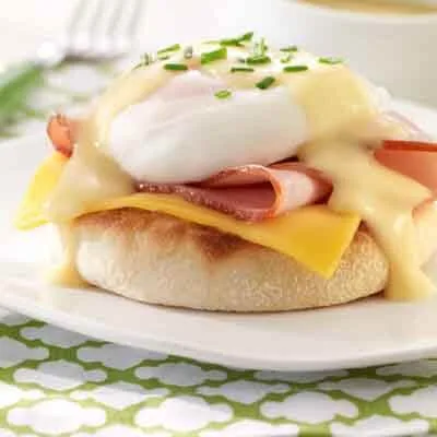 Huevos Benedictinos con queso
