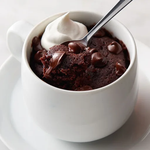 Bizcocho de taza de chocolate negro