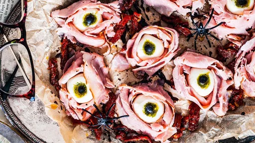 Entrante de ojos de antipasto para Halloween