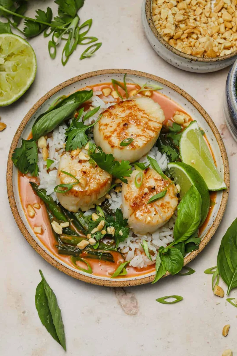 Simple Thai Curry with Scallops and String Beans