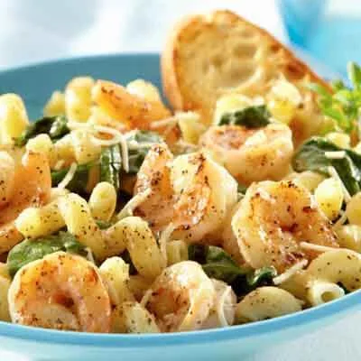Pasta con gambas a la pimienta y limón