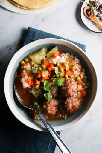 SOPA DE ALBÓNDIGAS VEGANA