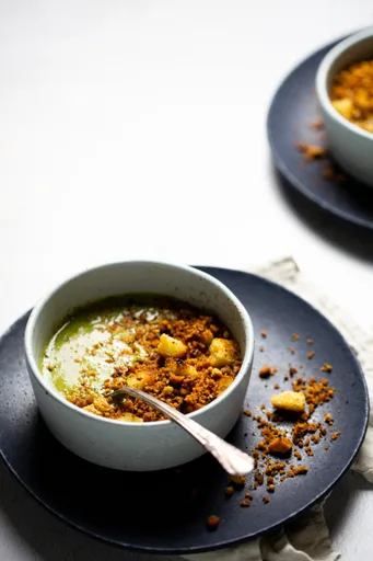 Crema de chile poblano y espinacas
