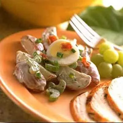 Ensalada de patata con crema agria y eneldo