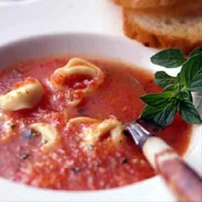 Tortellini Garlic Tomato Soup