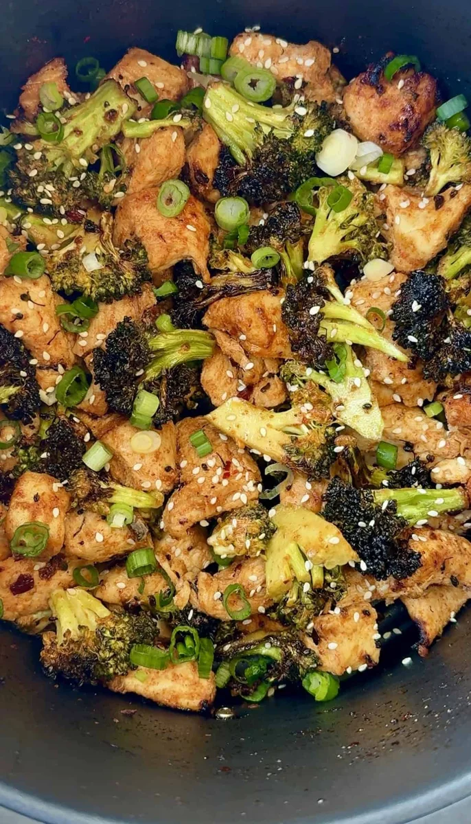 Poulet et brocoli au miel et à l’ail à la friteuse à air
