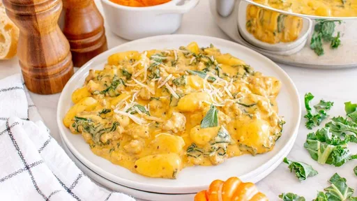 Ñoquis cremosos de calabaza y salchicha