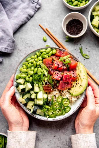 Cuencos Poke de Atún Ahi y Edamame