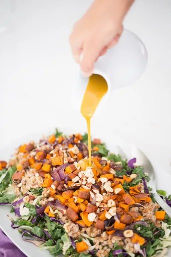 Ensalada de otoño con aderezo "honey-mustard"