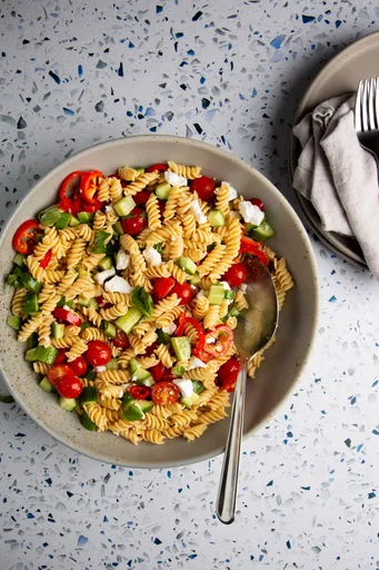 Ensalada de Pasta con Aderezo de Limón Amarillo