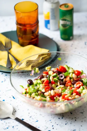 ENSALADA MEDITERRÁNEA DE FRIJOL BLANCO EN 10 MINUTOS