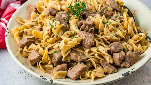 Slow Cooker Beef and Noodles