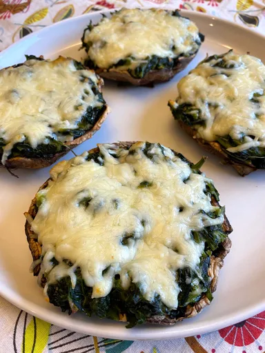 Champiñones portobello rellenos de espinacas