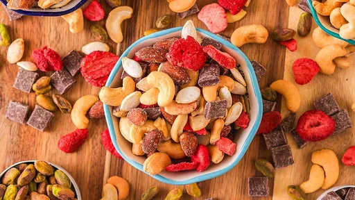 Mezcla de frutos secos con fresa