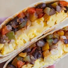 Wraps de desayuno con fajitas y judías negras